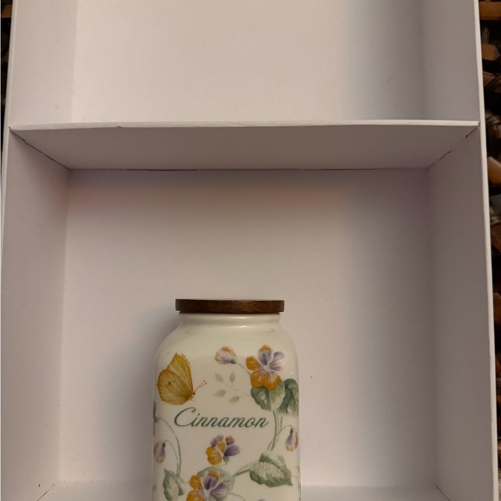 Lenox Floral Cinnamon Jar with Wooden Lid